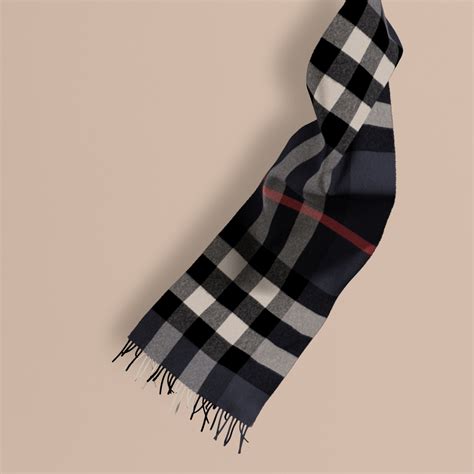 8006570 burberry|Reversible Check Cashmere Scarf in Navy .